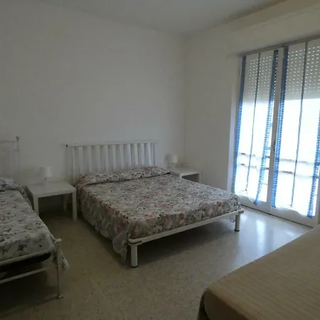 Marcelli, Trilocale In Centro A Soli 20 Mt Dal Mare * Marcelli